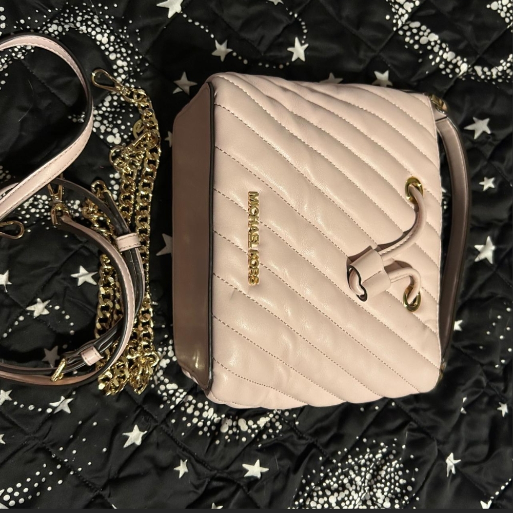 Michael Kors Elegant Cream Quilted Shoulder Bag